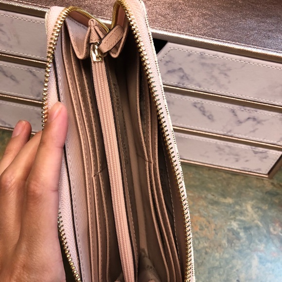 Michael Kors Pink and Cream Wallet - Picture 4 of 5